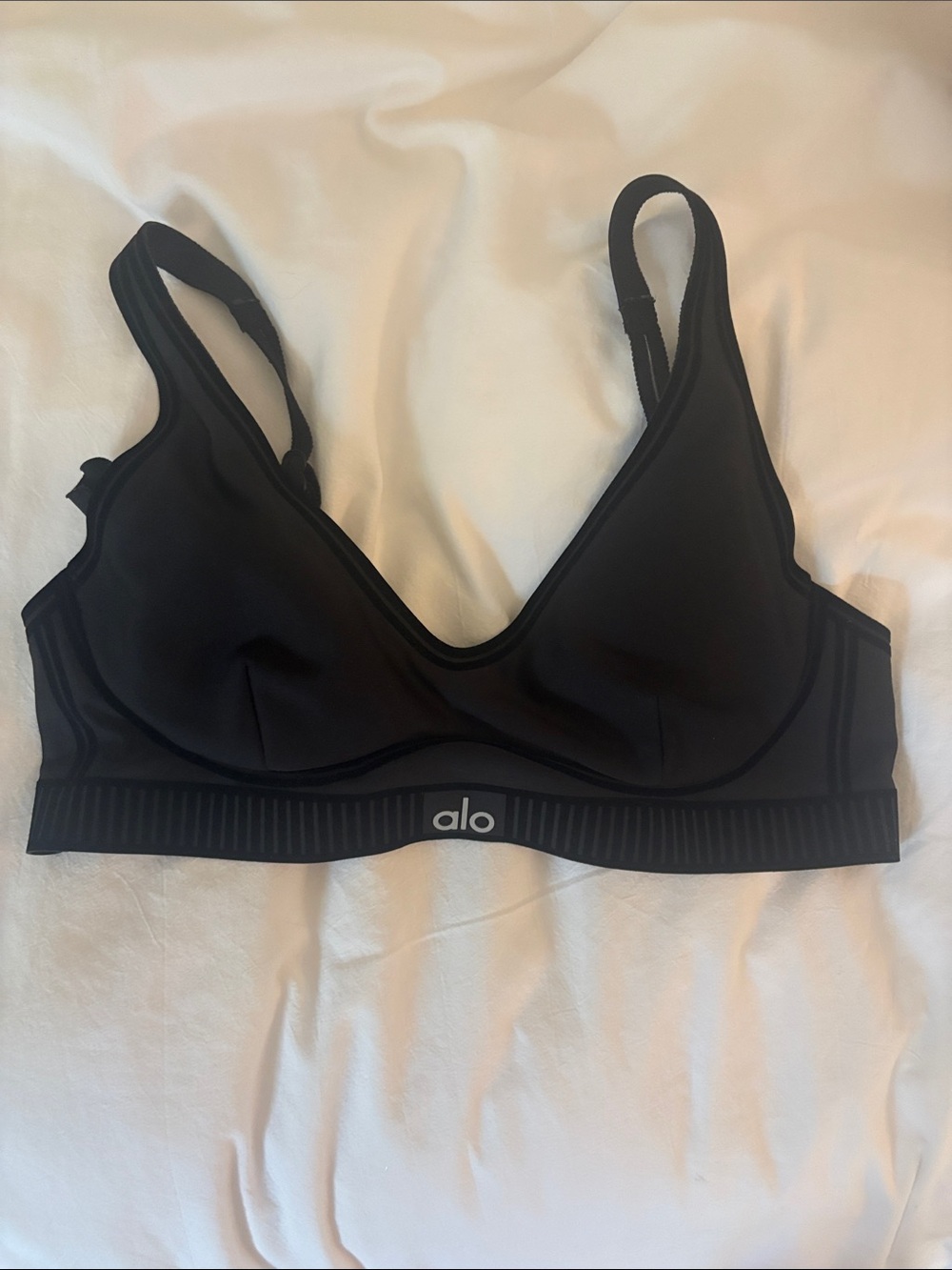 ALO Yoga Black Airlift Line Up Bra